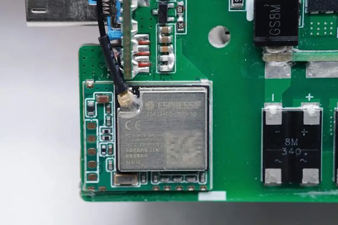 拆解四款数显App充电器内置蓝牙和Wi-Fi芯片揭晓(图4)