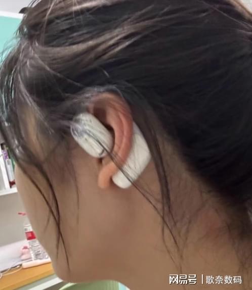 2025有什么性价比高的耳挂式耳机推荐？开放式耳机值得入手吗？(图3)